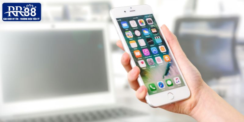 Liên hệ nhanh với RR88 qua email